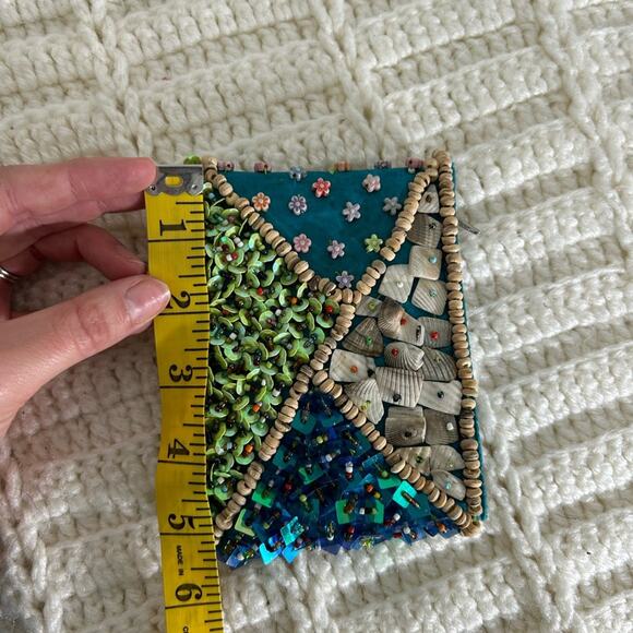 Hand beaded- mini wallet coin purse- seashellls beach- sequin- some wear- retro - Picture 5 of 8